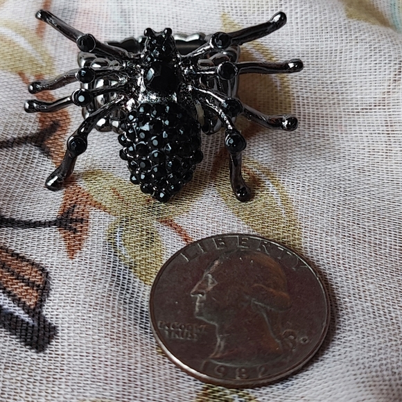 Gothic Black Rhinestone Gunmetal Stretch Spider Ring NEW Bug Insect Halloween - Picture 6 of 7